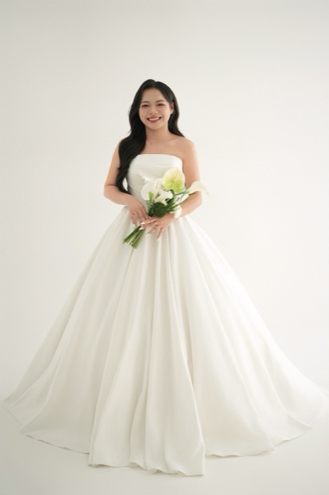 Cô dâu Tuyết Nhung
